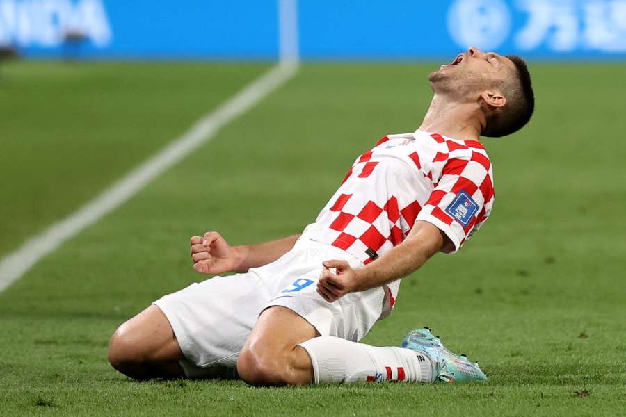 Kramaric brace helps Croatia come from behind to send Canada packing