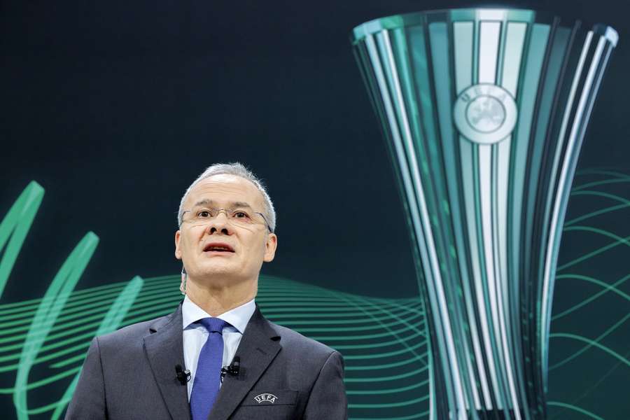UEFA-Generalsekretär Giorgio Marchetti hat die Zwischenrunde der Conference League ausgelost.