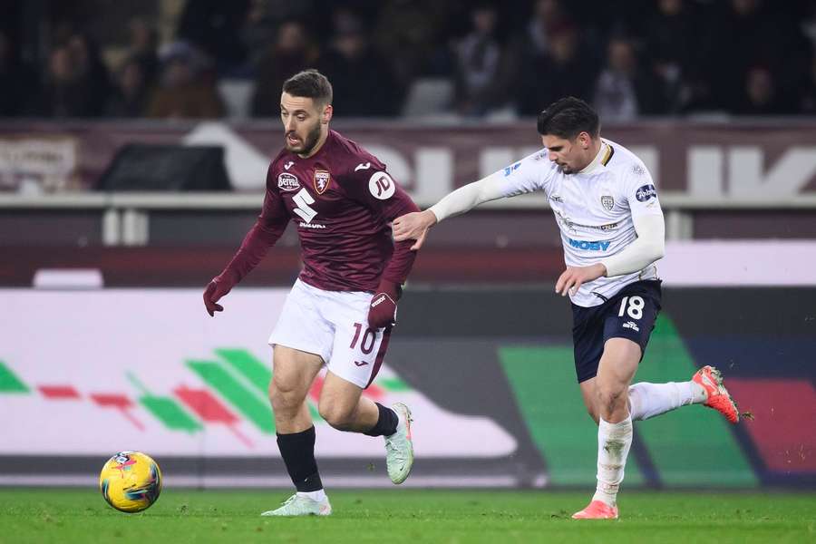 Răzvan Marin (dreapta) în timpul meciului cu AC Torino