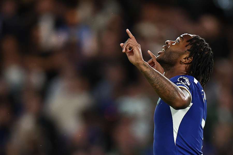 Raheem Sterling marcou dois golos na vitória do Chelsea por 3-0 sobre o Luton
