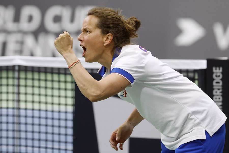 Barbora Strýcová v roli kapitánky BJK Cupu.