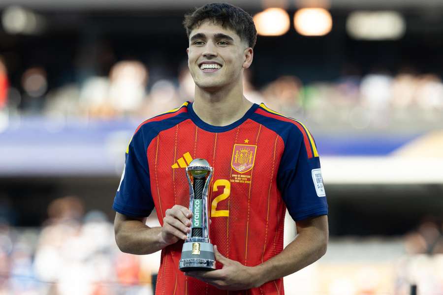 Cubarsí a été désigné par la FIFA comme le meilleur jeune joueur de la Coupe Cubarsí a été désigné par la FIFA comme le meilleur jeune joueur de la Coupe