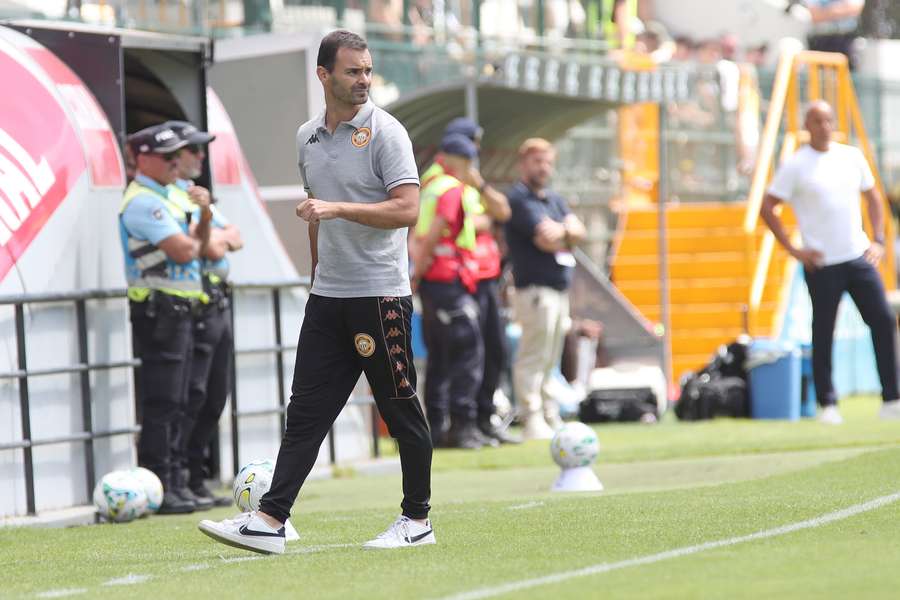 João Gião deixa o comando técnico do Nacional João Gião deixa o comando técnico do Nacional