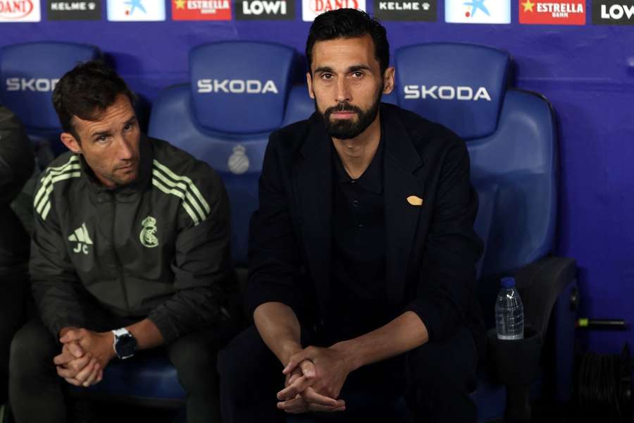 Alvaro Arbeloa hat als Nachfolger von Xabi Alonso bei Real Madrid eine schwere Aufgabe übernommen. Alvaro Arbeloa hat als Nachfolger von Xabi Alonso bei Real Madrid eine schwere Aufgabe übernommen.