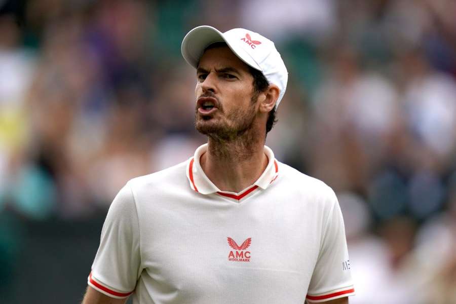 Murray si na turnaji ve Stuttgartu poranil břišní svaly, ale věří, že na Wimbledon bude fit.