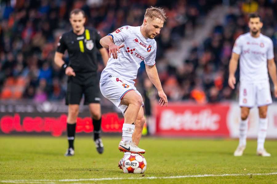 W 16. kolejce 1. ligi rozpędzona Wisła Kraków podejmie Polonię Warszawa W 16. kolejce 1. ligi rozpędzona Wisła Kraków podejmie Polonię Warszawa