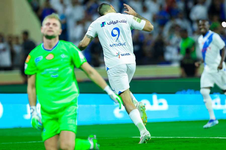 Mitrovic marcou o primeiro gol do Al-Hilal de pênalti