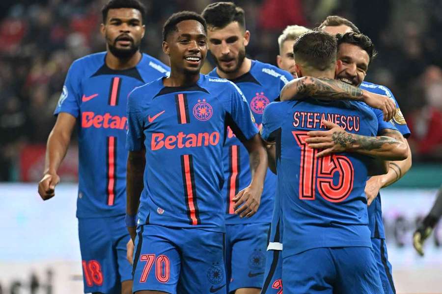 Jucătorii de la FCSB sărbătoresc un gol
