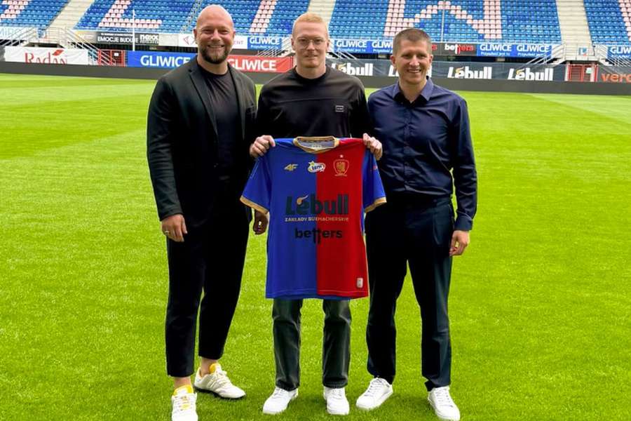 Domen Gril apresentado no Piast Gliwice