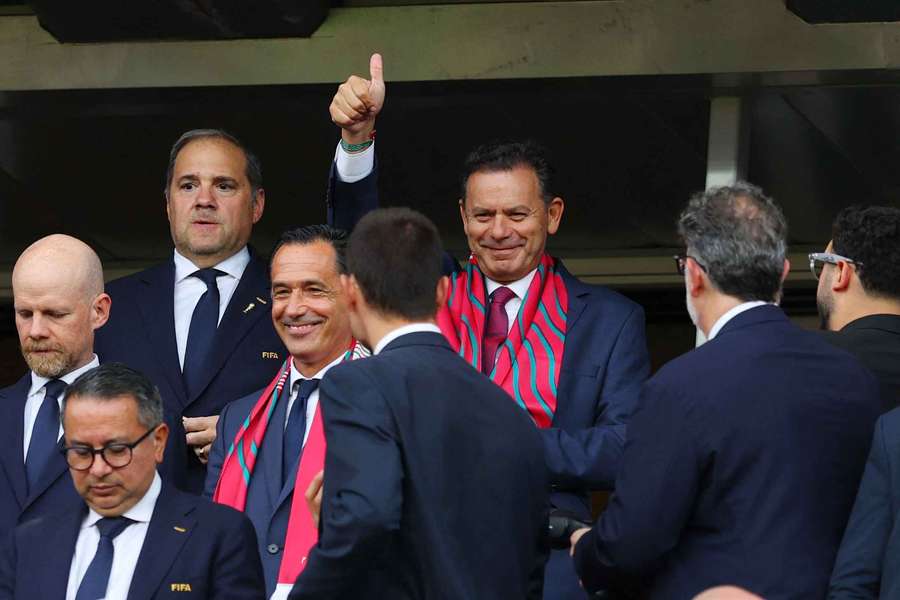 Luís Montenegro na tribuna presidencial Luís Montenegro na tribuna presidencial