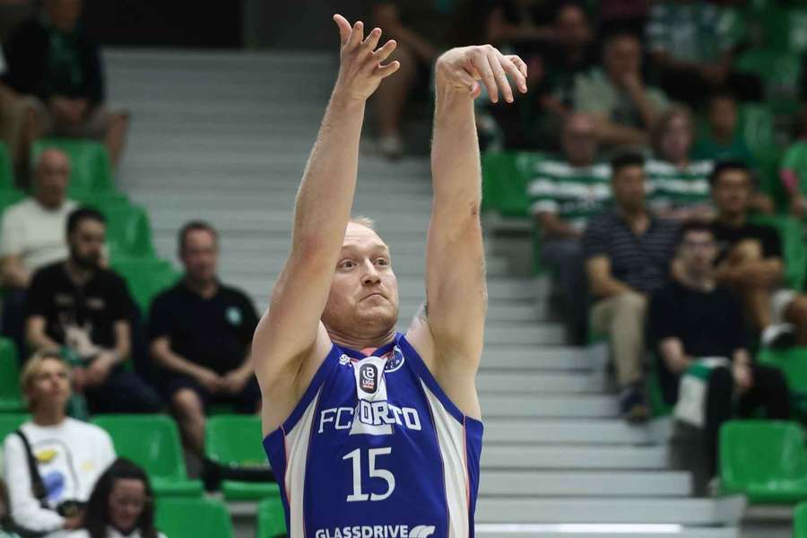 Sporting e FC Porto procuram uma vaga na final do campeonato nacional de basquetebol