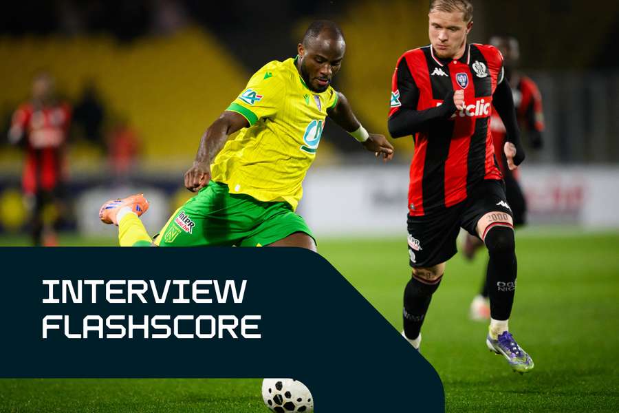 Ignatius Ganago (à gauche) contre Melvin Bard.