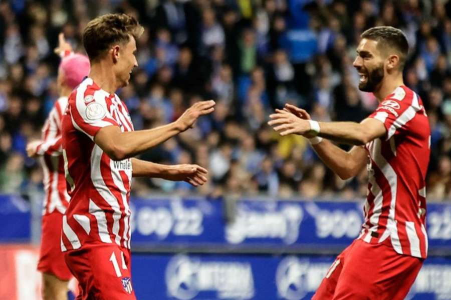 Marcos Llorente (à esquerda) comemora o primeiro gol do Atleti