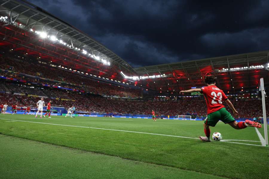 Vitinha cobra um canto Vitinha cobra um canto