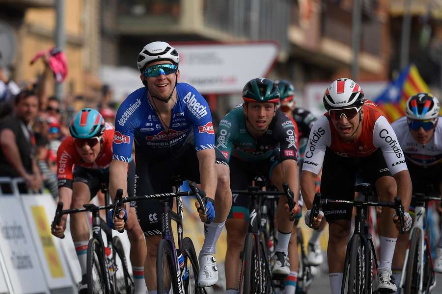 Groves gana la 6ª etapa de la Volta a Cataluña, Roglic sigue líder