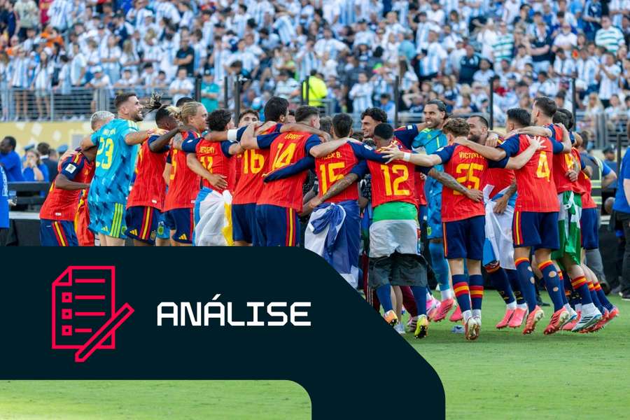 Jogadores espanhóis celebram após vencerem a Final do Mundial