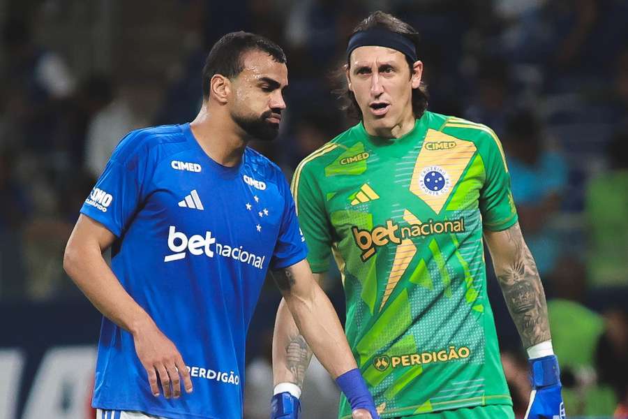 Experiência não vem sendo suficiente para evitar colapso na defesa do Cruzeiro