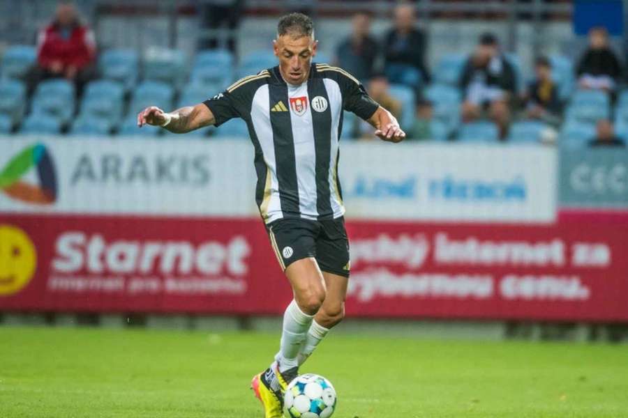 Dynamo uvolní argentinského obránce Nicolase Gorosita.
