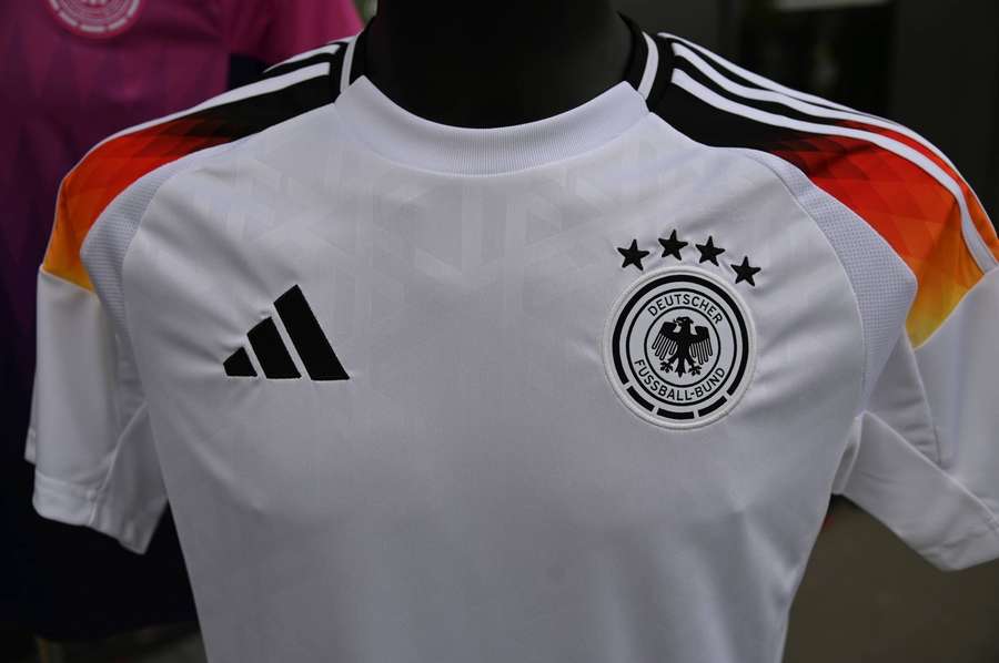 A Adidas deixará de ser vista no peito da camisola alemã a partir de 2027.