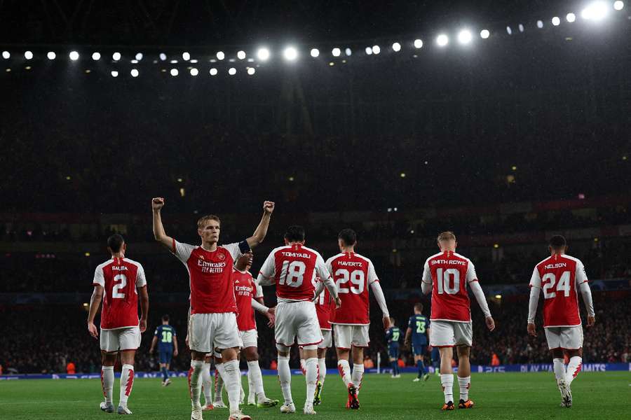 El Arsenal ganó con claridad al PSV en Champions.