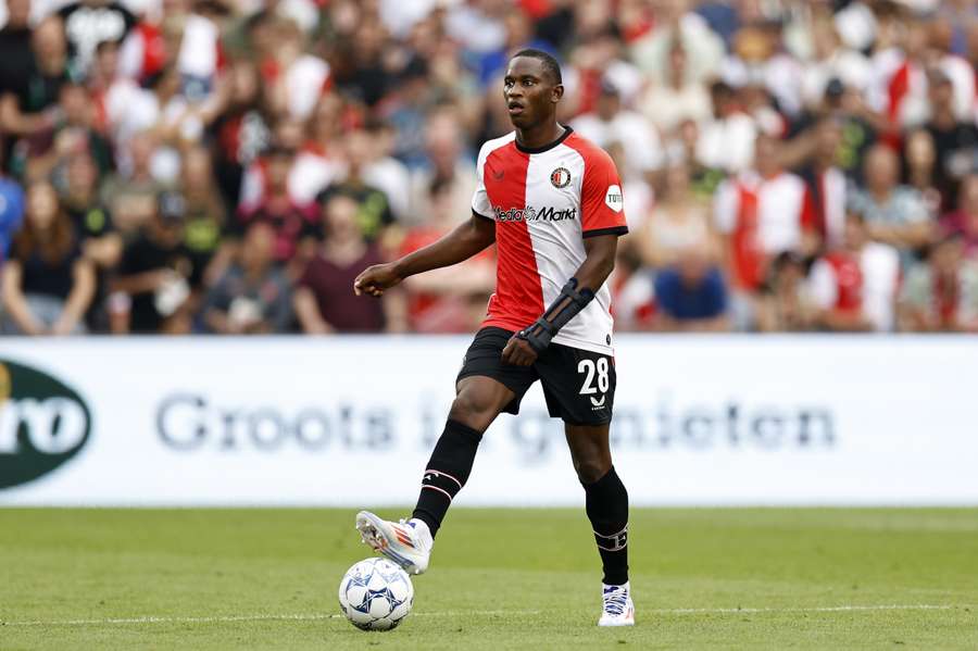 Feyenoord verhuurt verdediger Kasanwirjo aan Rangers FC