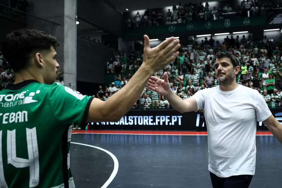 Nuno Dias fala numa luta a três pelo título de futsal