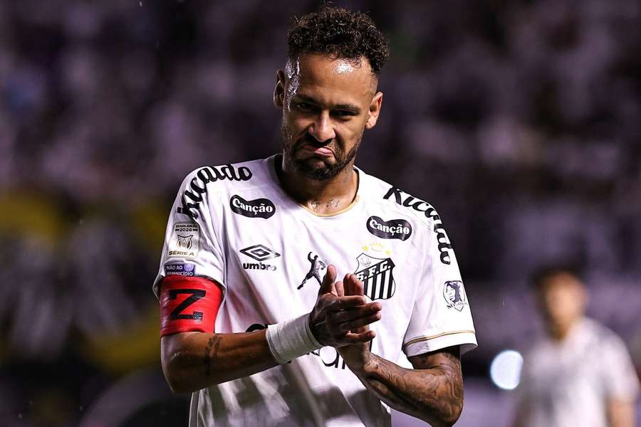 Neymar foi expulso em Santos x Bahia
