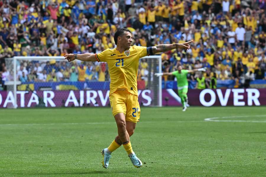 Nicolae Stanciu celebra o 1º gol na Allianz Arena