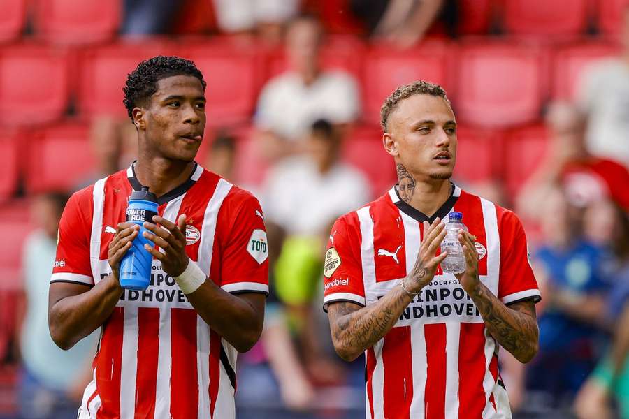 De nieuwe PSV-aanwinst Ryan Flamingo (L) met Noa Lang