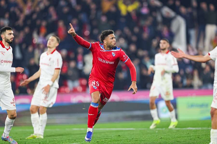 Gustavo Varela fez sete golos em 33 jogos pelo Gil Vicente Gustavo Varela fez sete golos em 33 jogos pelo Gil Vicente