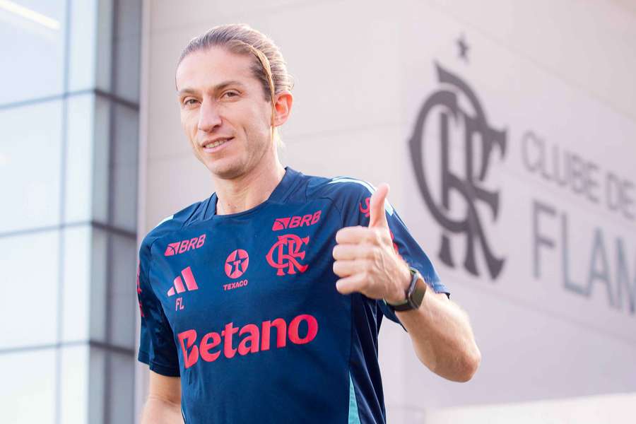 Filipe Luís terá time quase completo no Peru