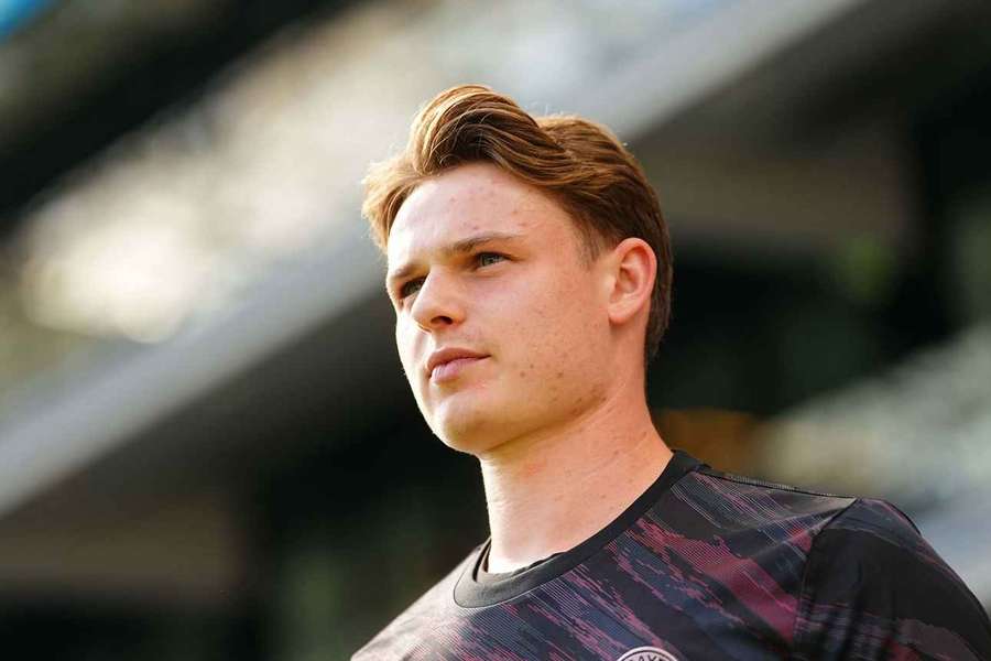 Jonas Urbig é baixa