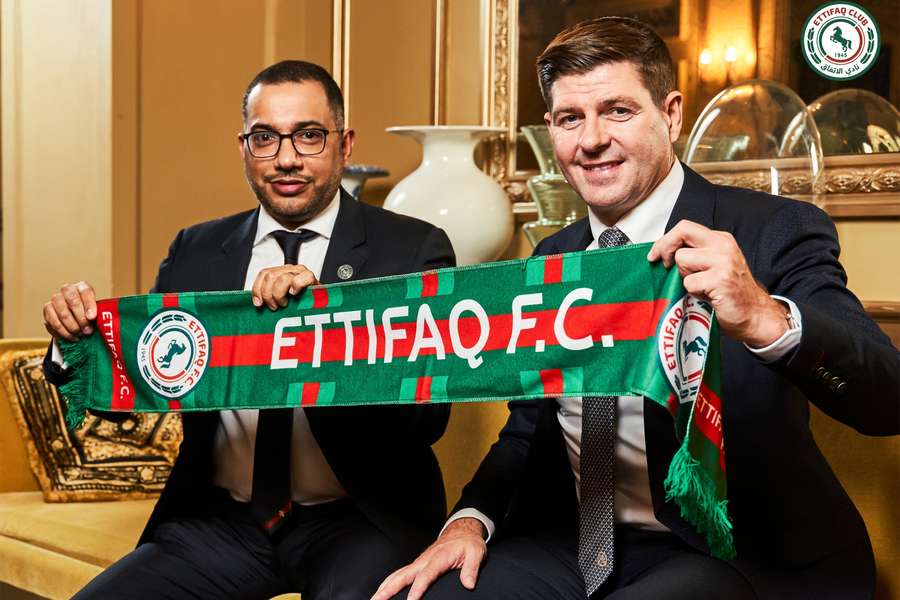 Gerrard (à droite) est ravi d'avoir signé en Arabie saoudite.