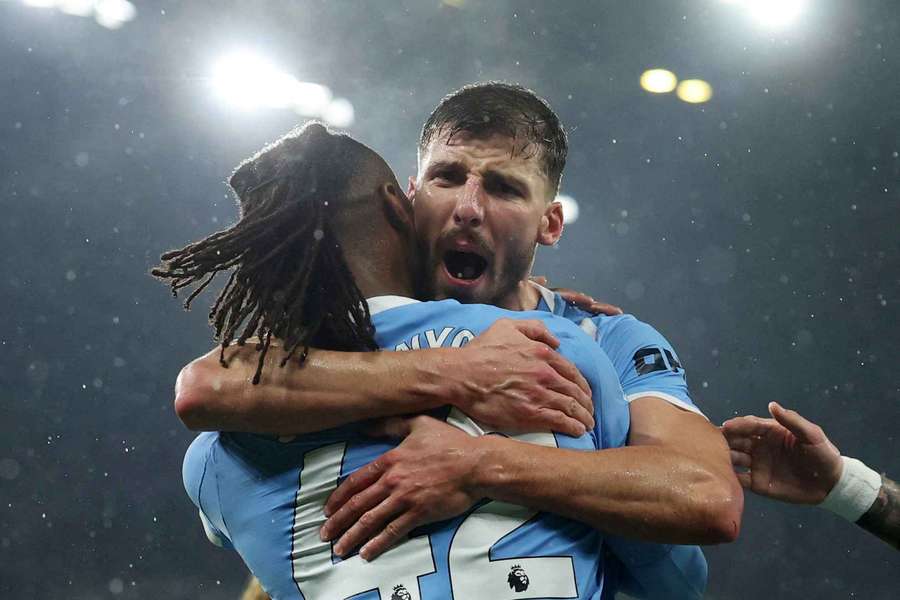 Rúben Dias foi titular e Semenyo voltou a marcar