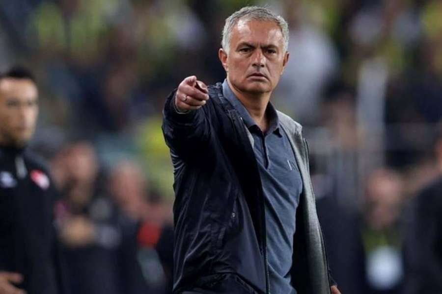 José Mourinho, treinador do Fenerbahçe