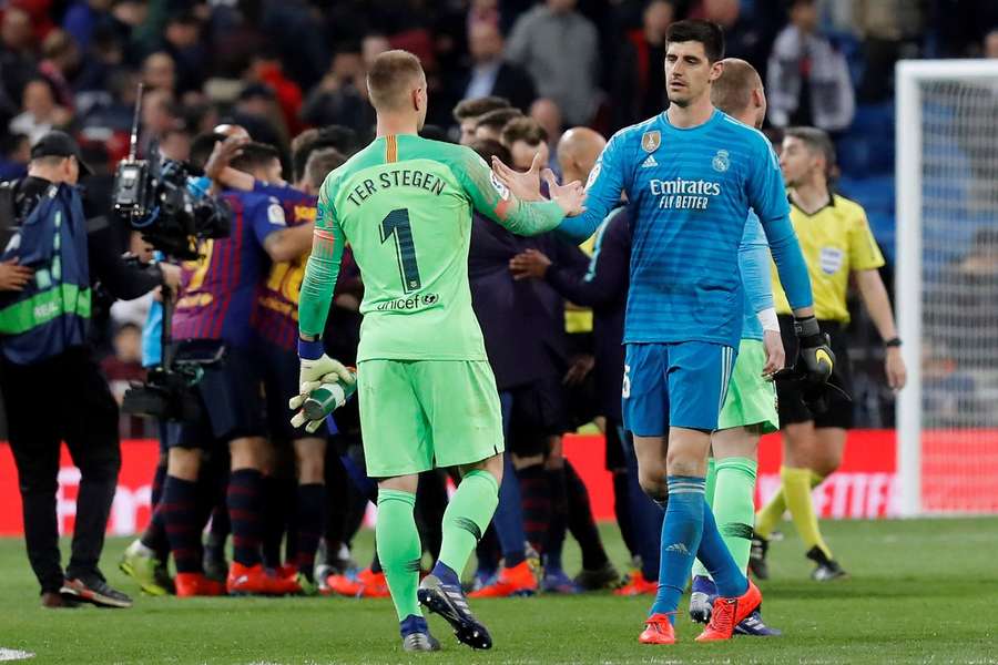 Ter Stegen e Courtois se cumprimentam