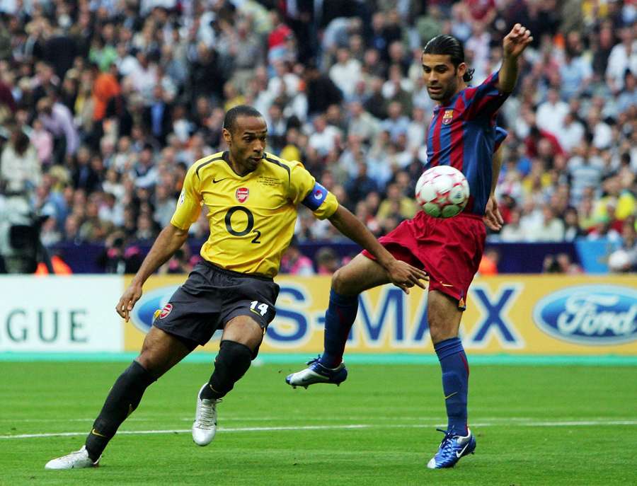 Rafael Márquez du FC Barcelone au duel avec Thierry Henry d’Arsenal lors de la finale de la Ligue des champions au Stade de France, le 17 mai 2006.
