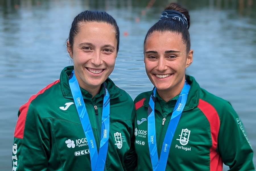 Inês Penetra e Beatriz Fernandes com as medalhas