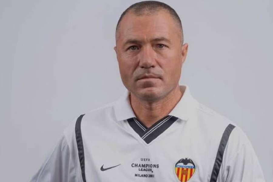 Adrian Ilie în tricoul Valenciei