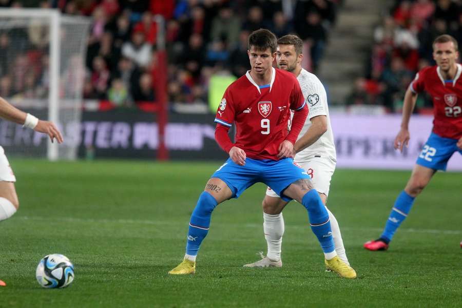 Adam Hložek acredita que a seleção checa vai conquistar três pontos na Polónia.