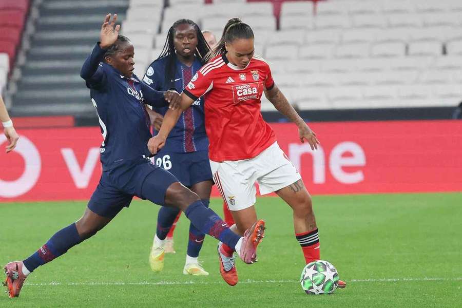 Nycole Raysla em ação Nycole Raysla em ação