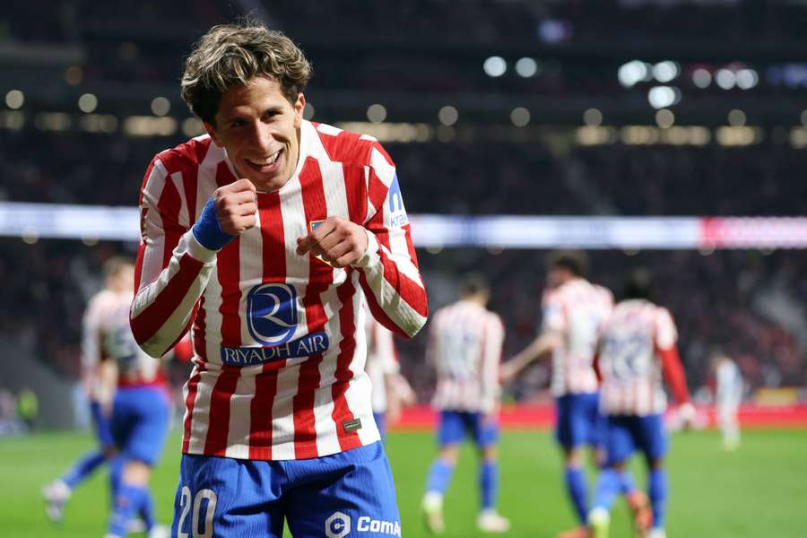 Giuliano Simeone celebra o seu golo frente ao Espanhol