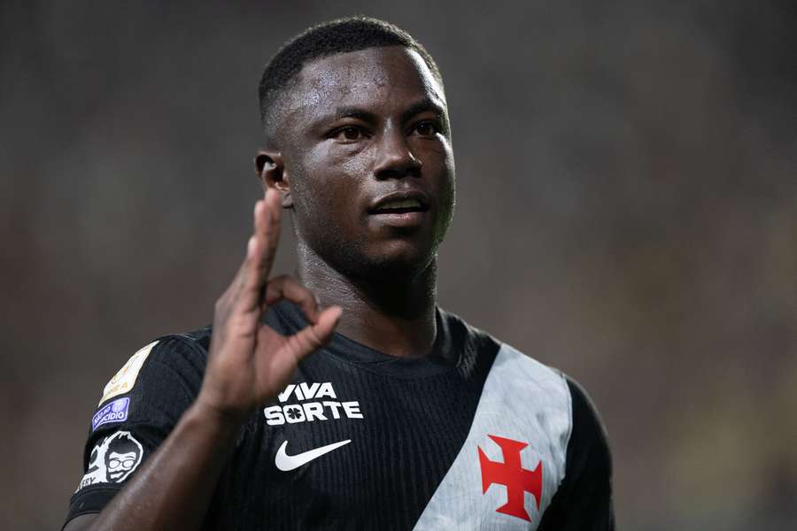 Hinestroza celebra primeiros gols no futebol brasileiro