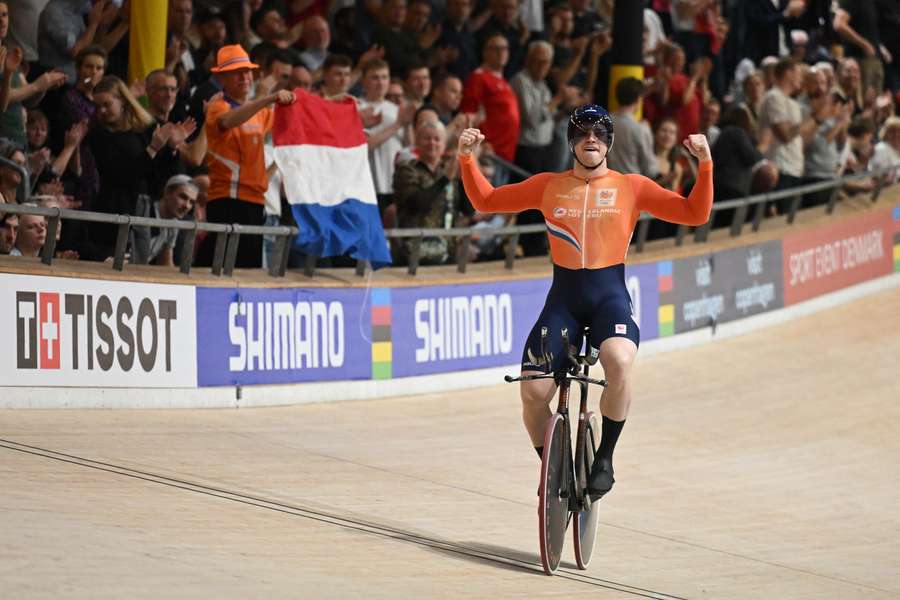 Lavreysen celebra su 15º oro mundial