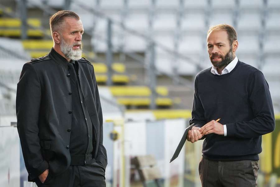 OB's fodbolddirektør Björn Wesström (venstre) og Andreas Alm (højre) efter opgør mellem FCM og OB.