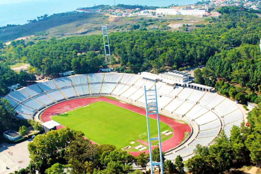 E. Amadora-Vilafranquense (Liga 2) joga-se no Jamor