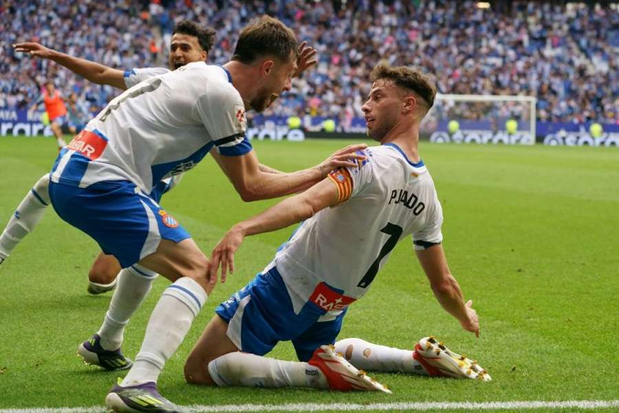 Espanyol closing deal for Tottenham striker Veliz