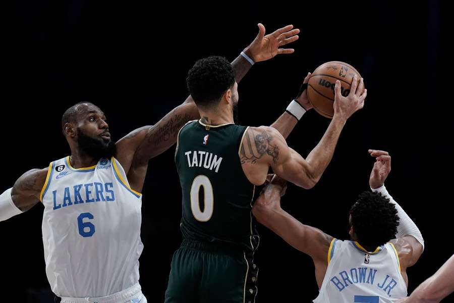 Kolejna porażka Warriors, Celtics pokonują Lakers w klasyku