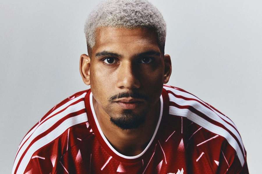 Liverpool finalizuje wypożyczenie Araujo z Barcelony Liverpool finalizuje wypożyczenie Araujo z Barcelony