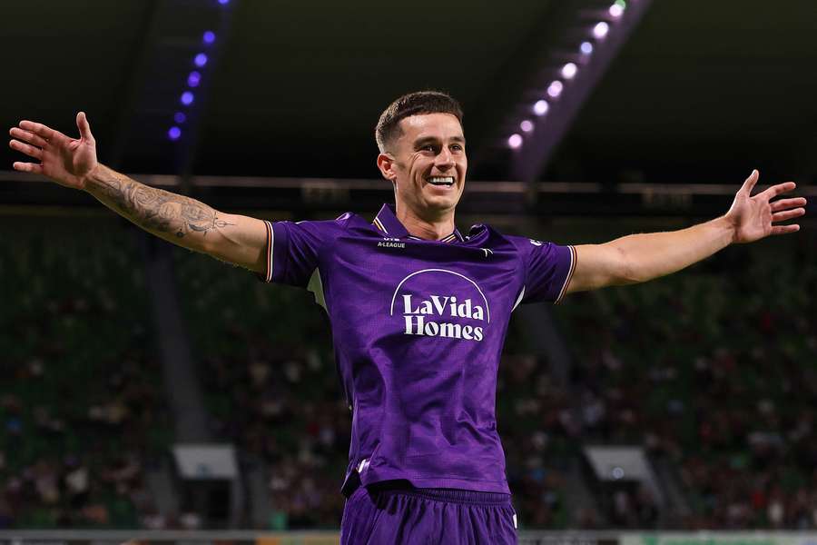 Glory import Tom Lawrence makes another appearance courtesy of his Olimpico goal at HBF Park.